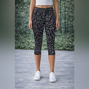 Lululemon‎ Wunder Under Hi-Rise 1/2 Tight *Full-On Luxtreme 17"